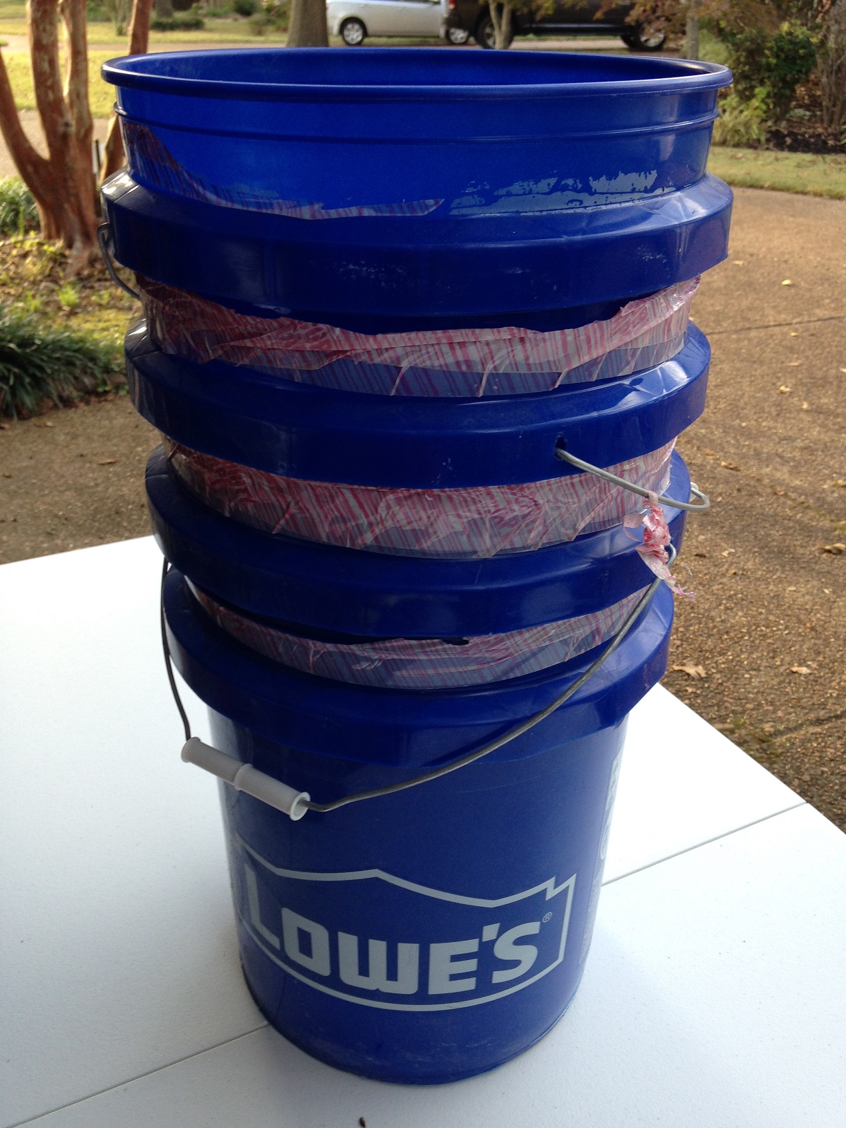 Used   Lowes 57640 Set of 4 Blue 5-Gallon Buckets with Li...