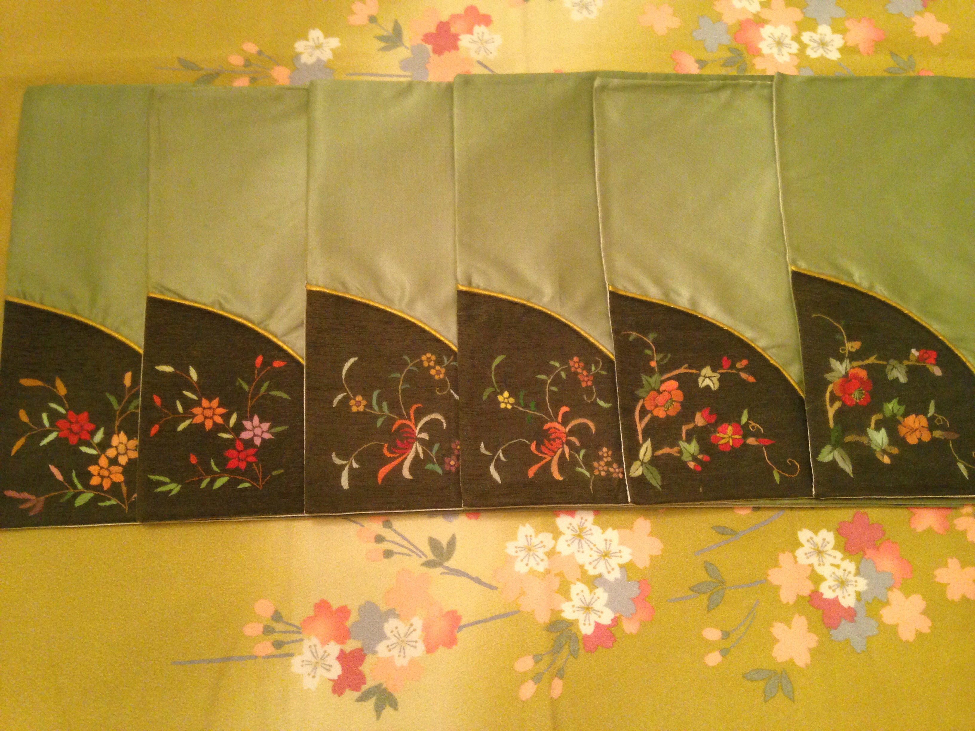 Like New     6 Chinese placemats