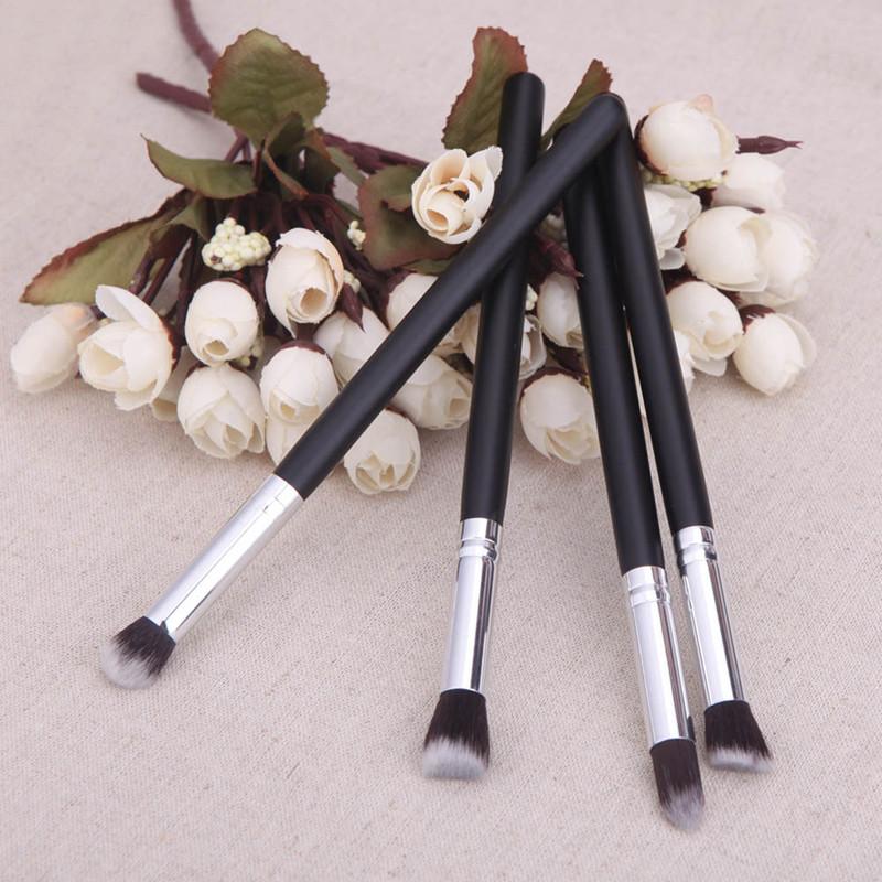 New Womens    4-Piece Set of Makeup Brushes