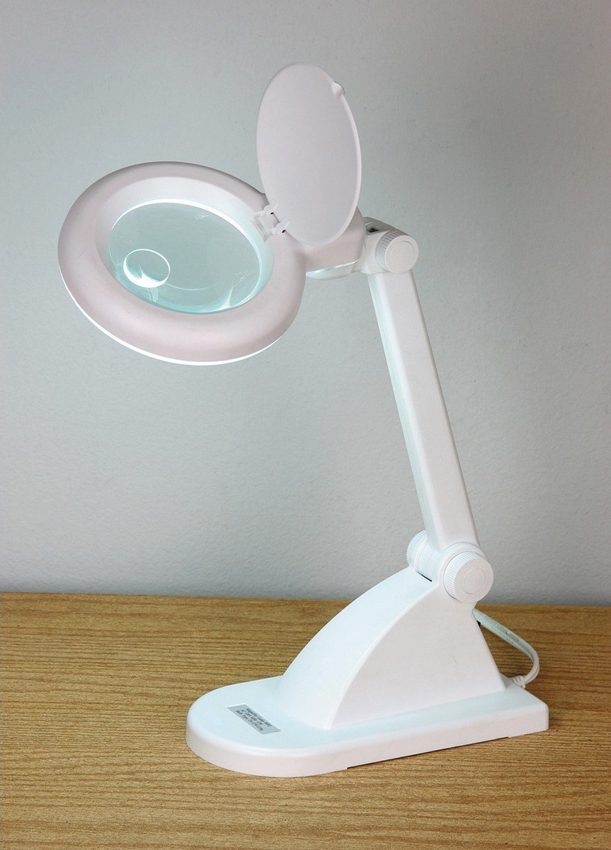 New     Desktop Magnifying Lamp