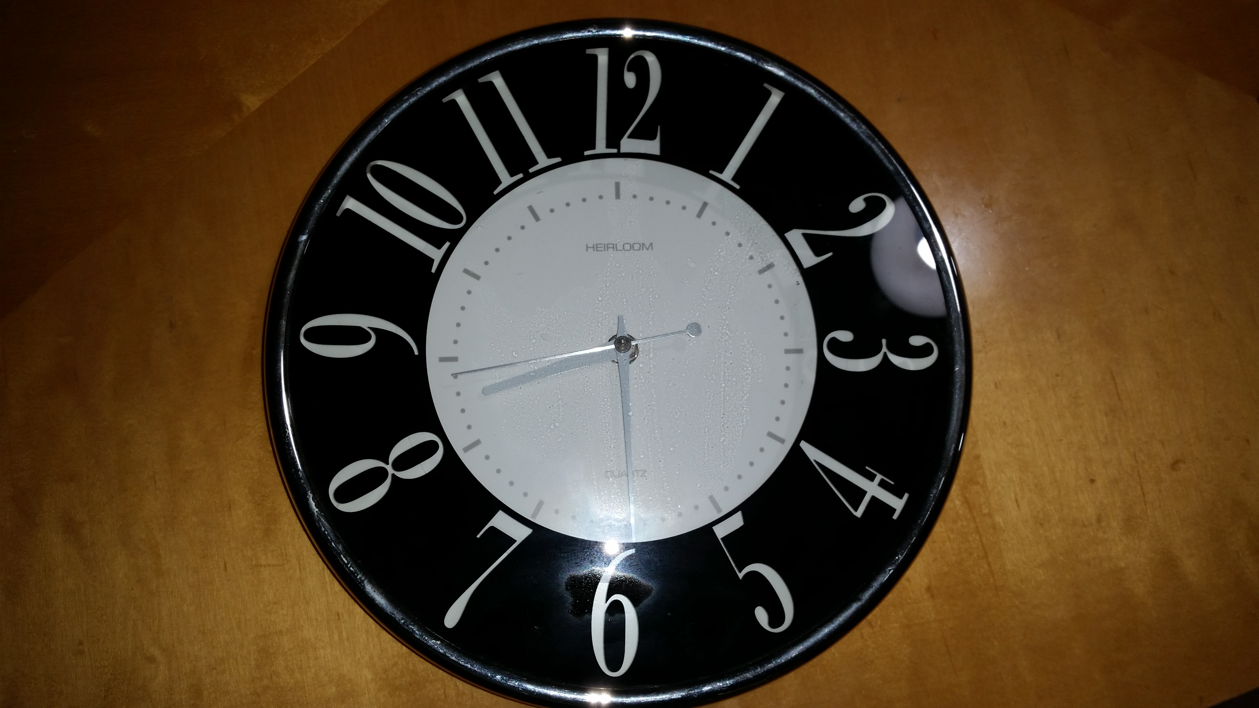 Used  2015   Modern Wall Clock