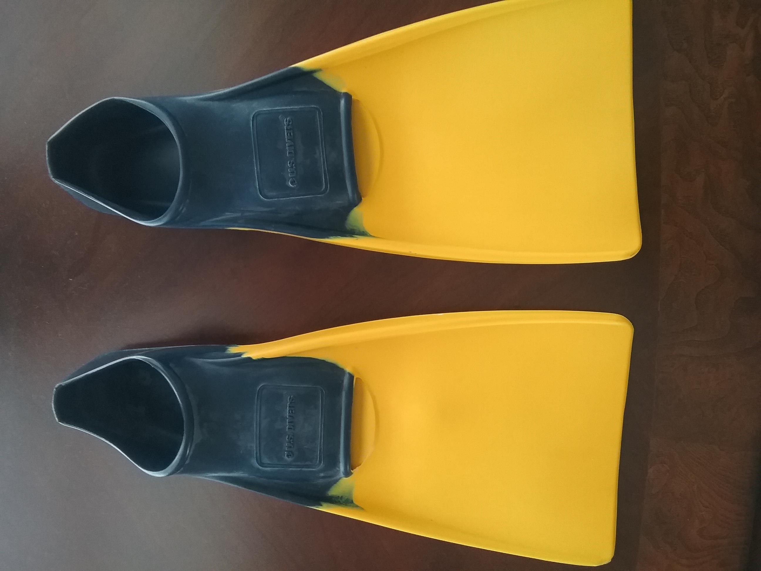 Used     Size 12-1 U.S. Divers Swimming Flippers