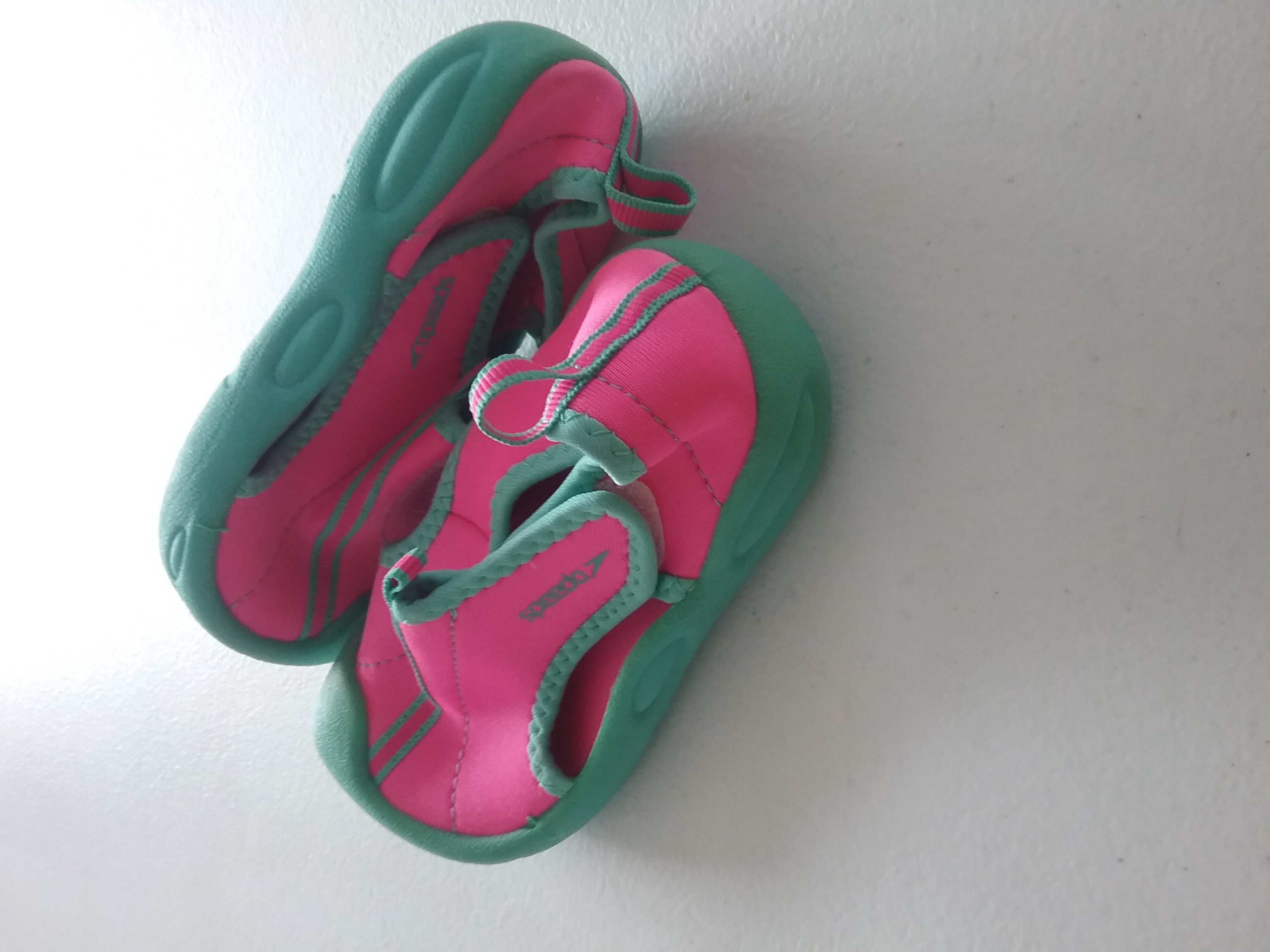 Used     Aqua And Pink Size L 9/10 Speedo Water Shoes