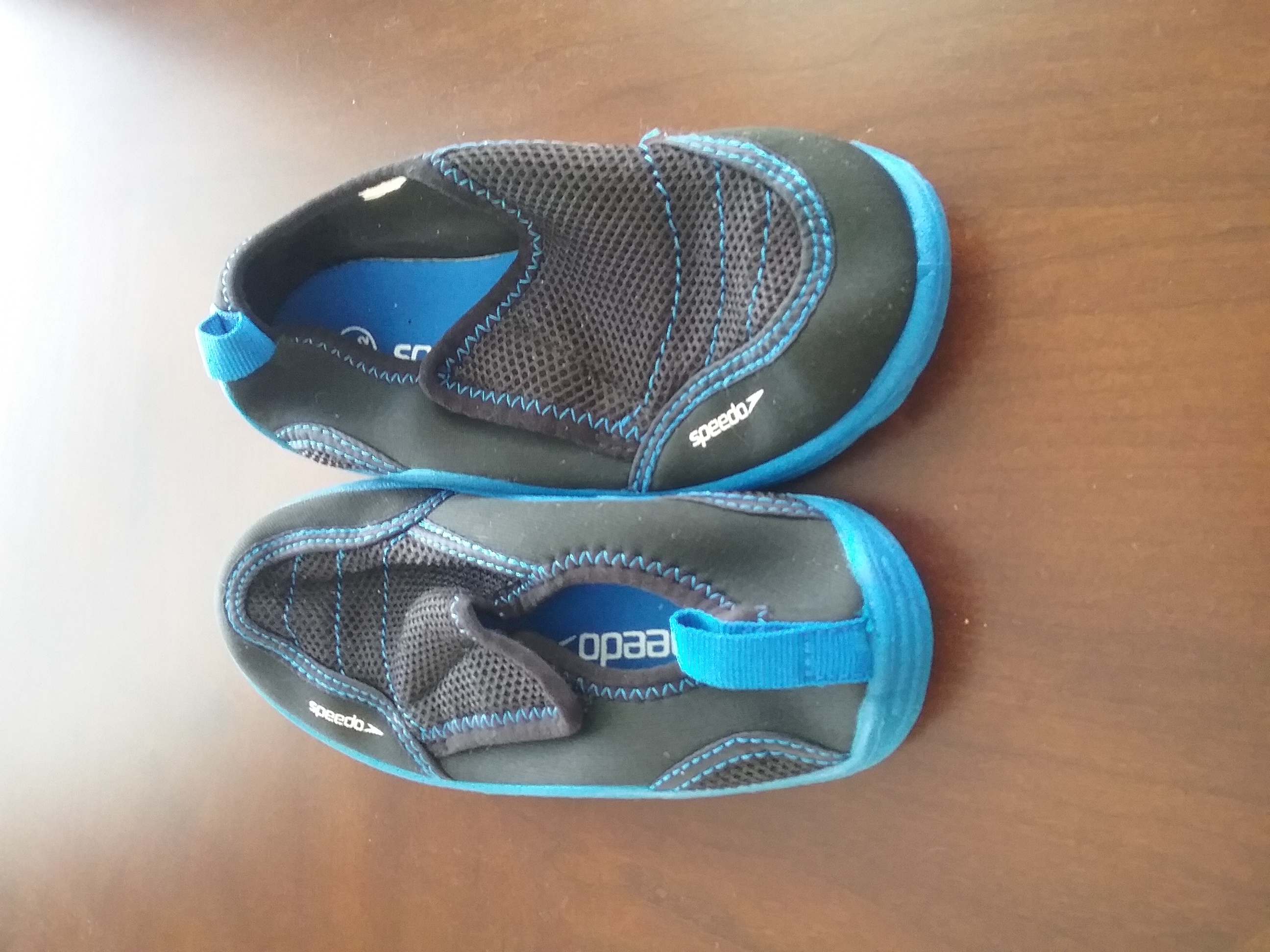 Used     Size XL 11/12 Speedo Blue and Black Water Shoes