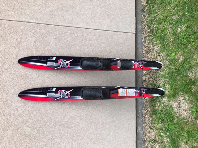 Used     1 Used Pair of Black and Red OXPS 67 Water Skis
