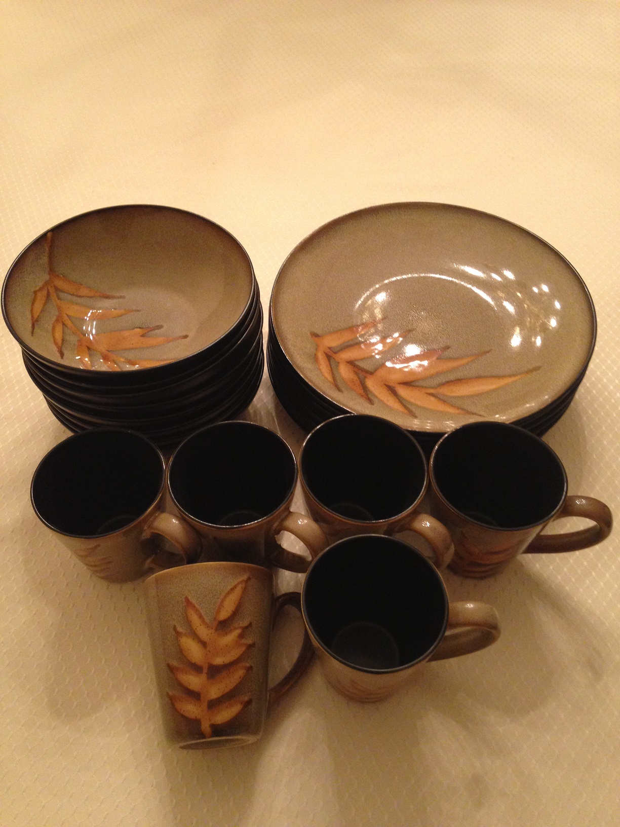 Used     Dinnerware Set of 6 inc Mugs, Cups, and Plates