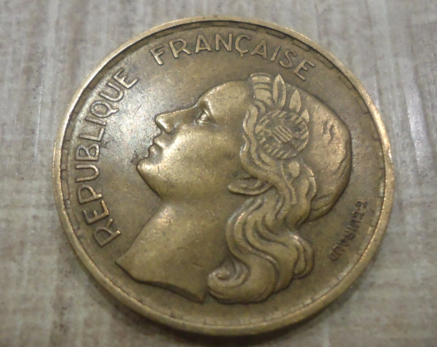 Used  1952 France  20 Francs Coin