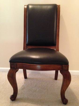 Like New      Wooden accents chair with dark brown leathe...