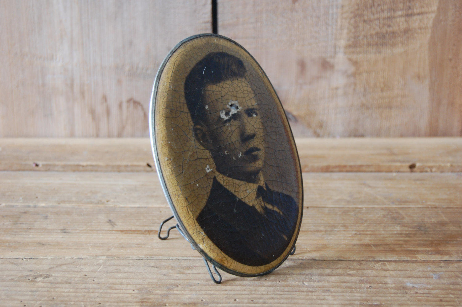 Used     Antique Oval Portrait Picture of a Man