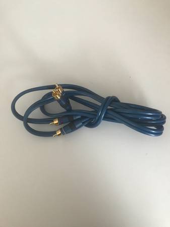 Used     74 Inch Blue Audio Cable