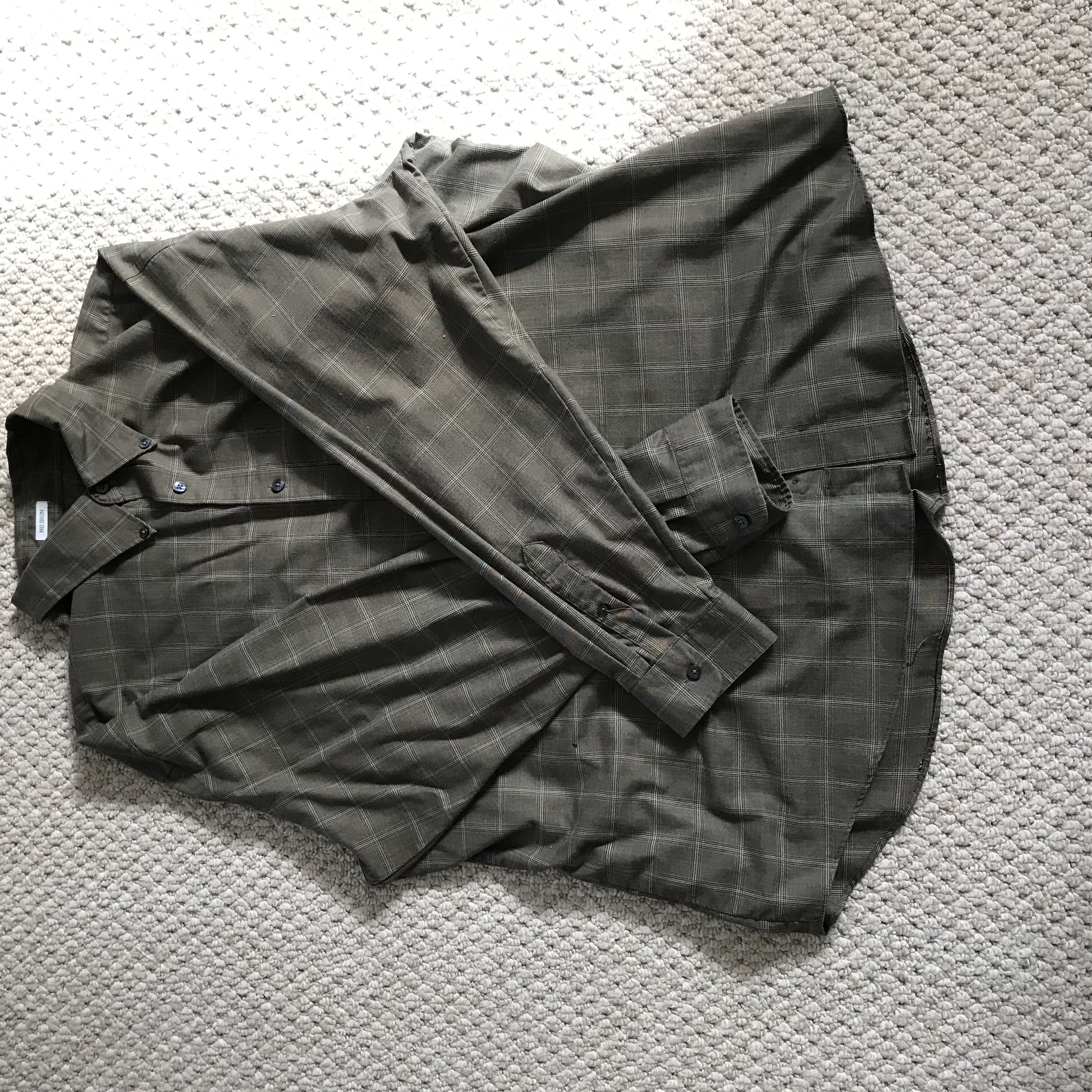 Used Mens    %100 Cotton Greyish-Green Flanel Shirt